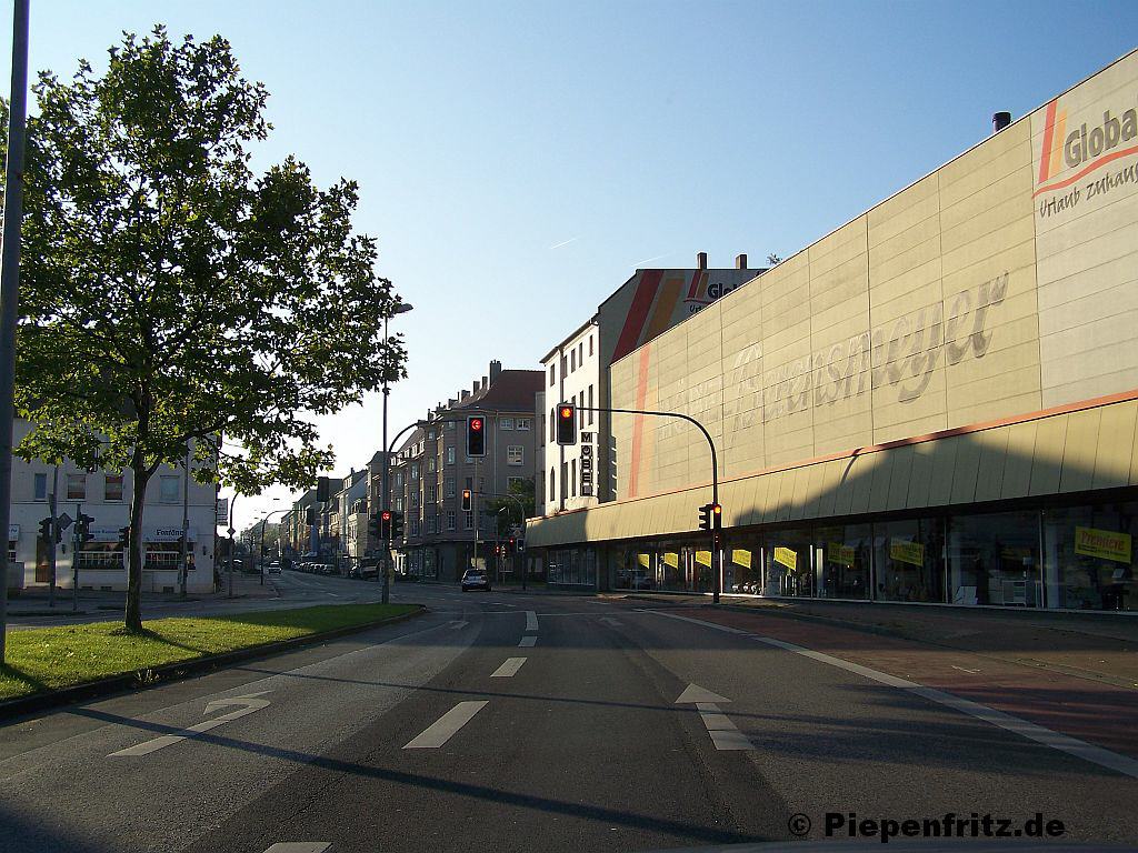 Kreuzungsbereich Bahnhof-/Roonstrasse.