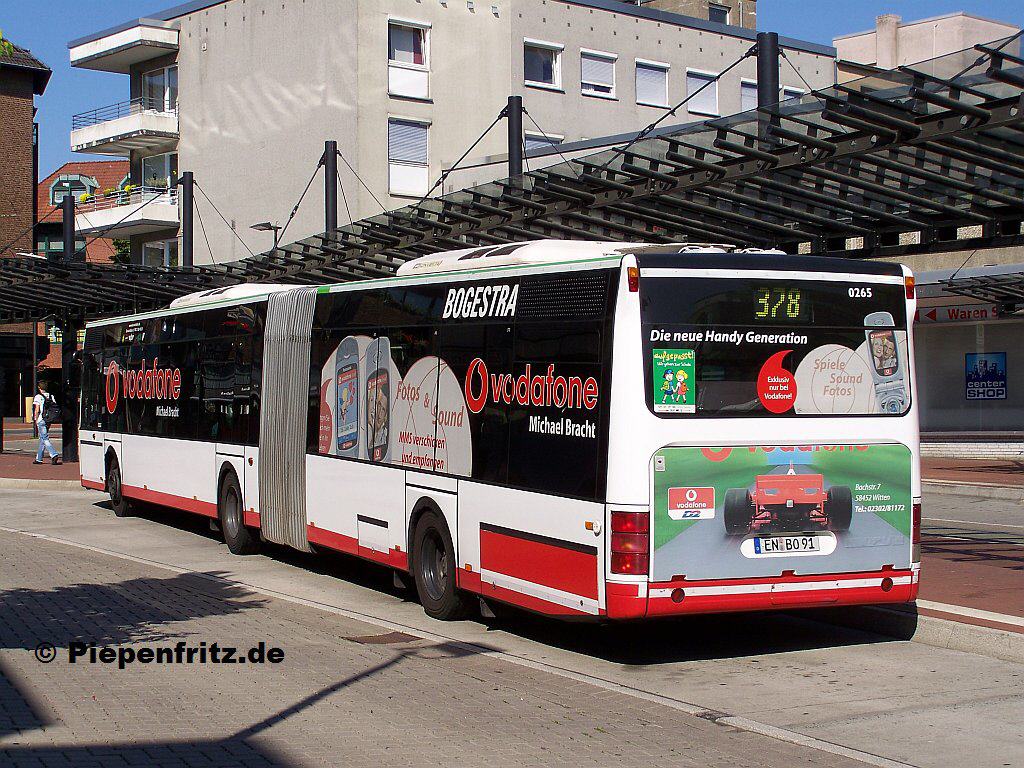 ... von hinten mit Heckwerbung.