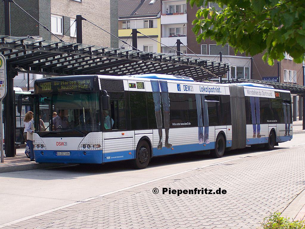 Neoplan N4421 Beschaffungsjahr 2001.