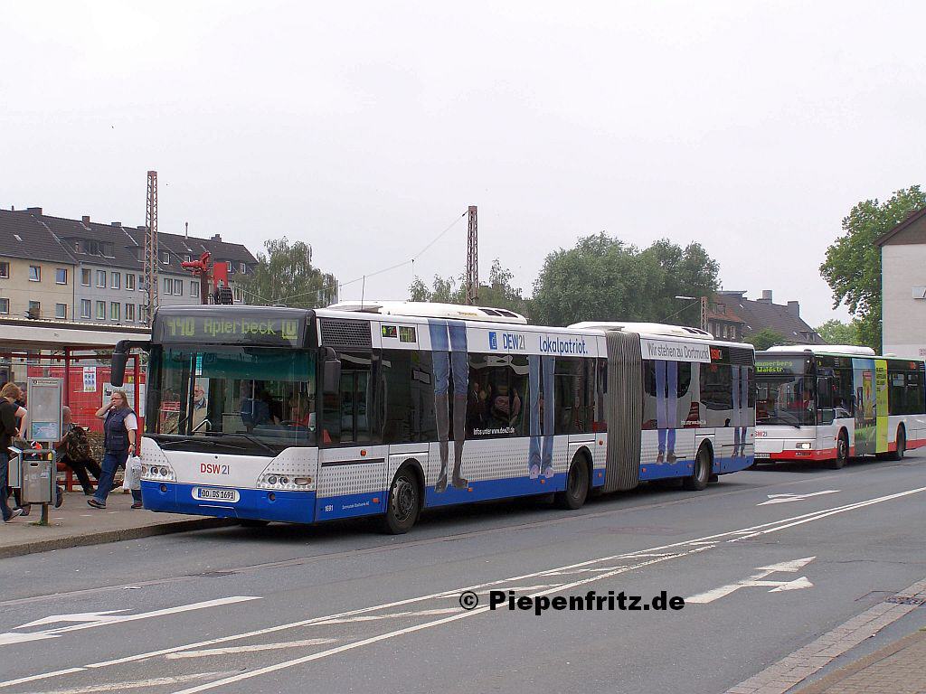 Neoplan N4421 Beschaffungsjahr 2001.